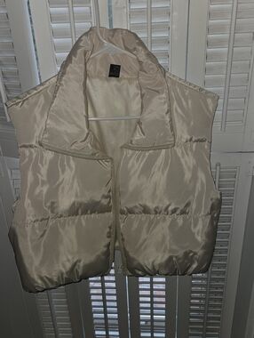 Cream Puffer Vest - Sleeveless Zip Front